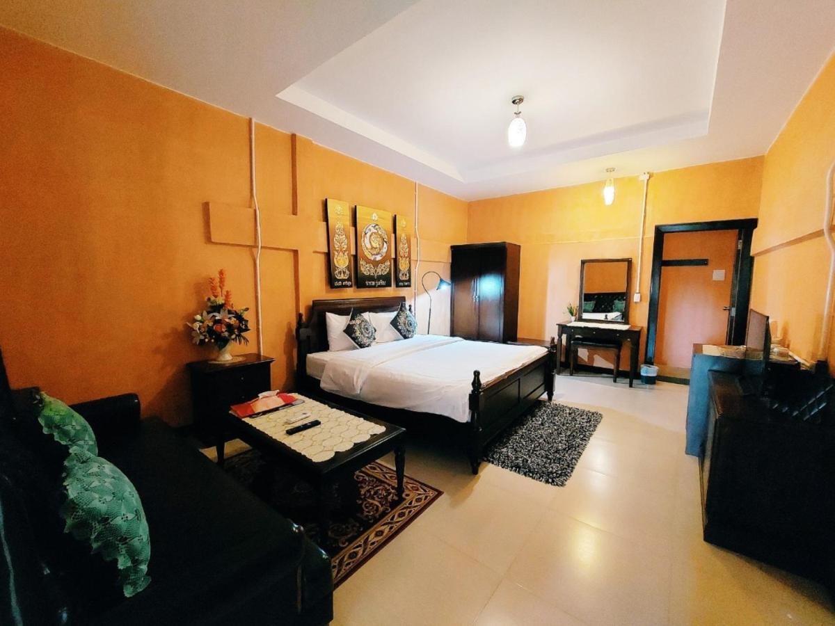 Retro Box Hotel Chumphon Exteriör bild