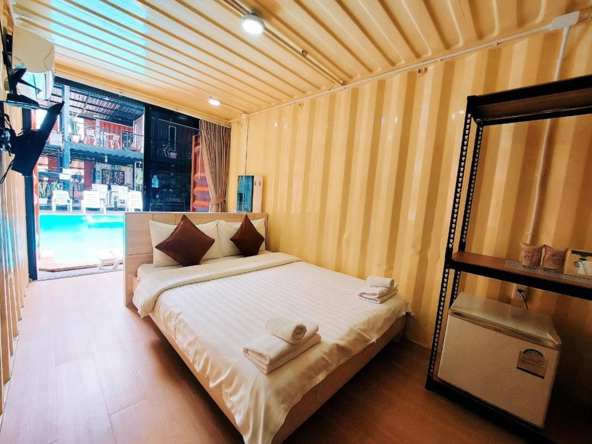 Retro Box Hotel Chumphon Exteriör bild