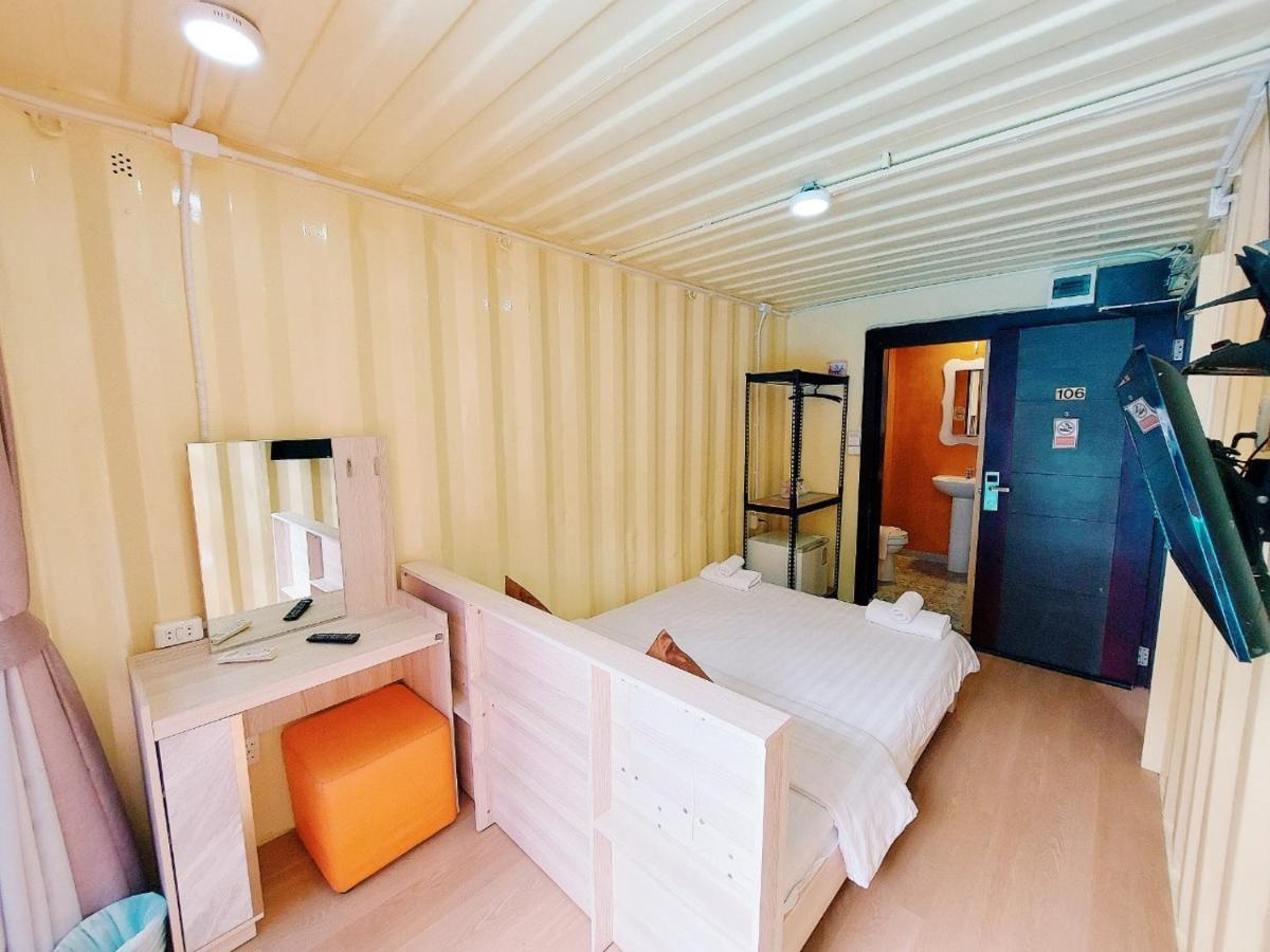 Retro Box Hotel Chumphon Exteriör bild