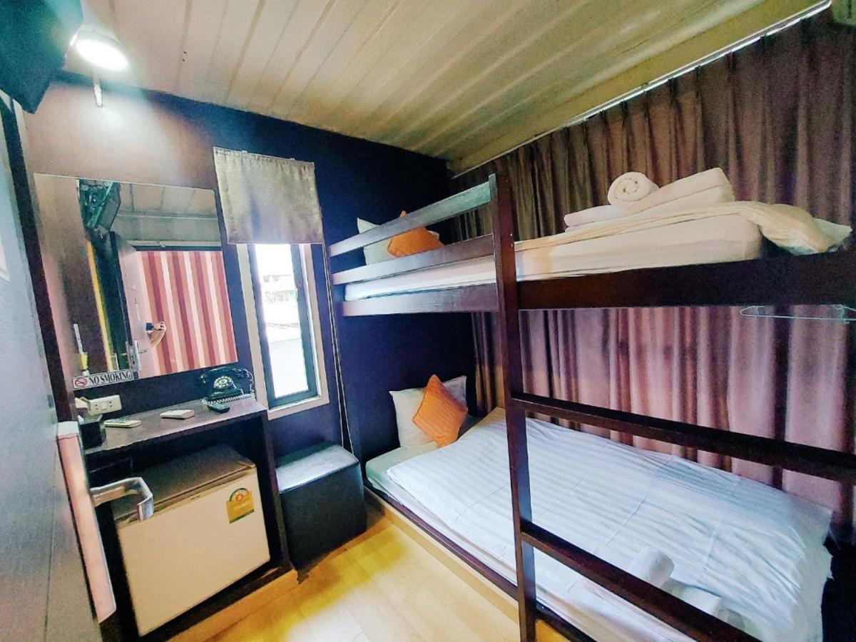 Retro Box Hotel Chumphon Exteriör bild