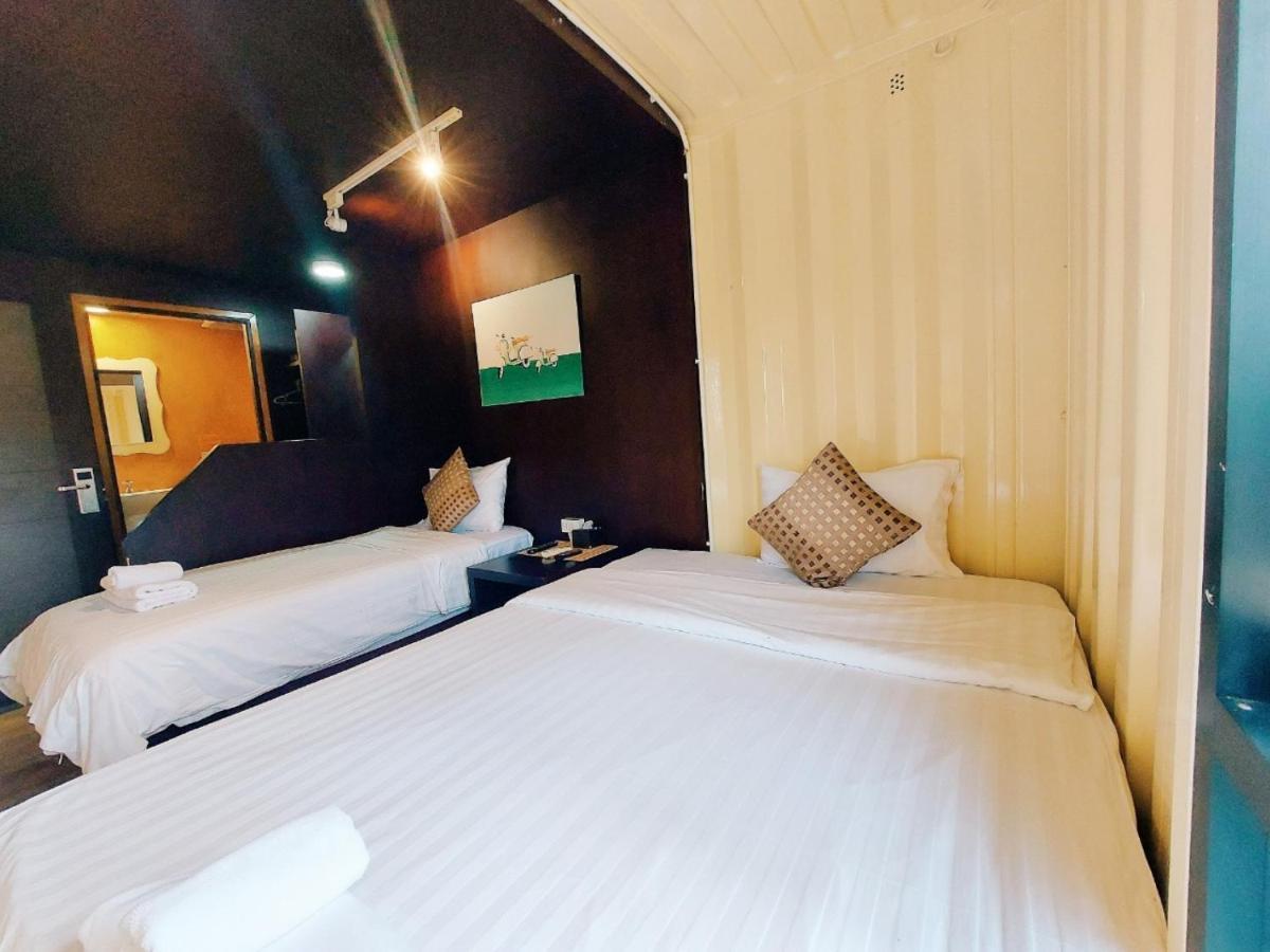 Retro Box Hotel Chumphon Exteriör bild