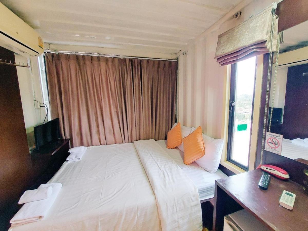 Retro Box Hotel Chumphon Exteriör bild