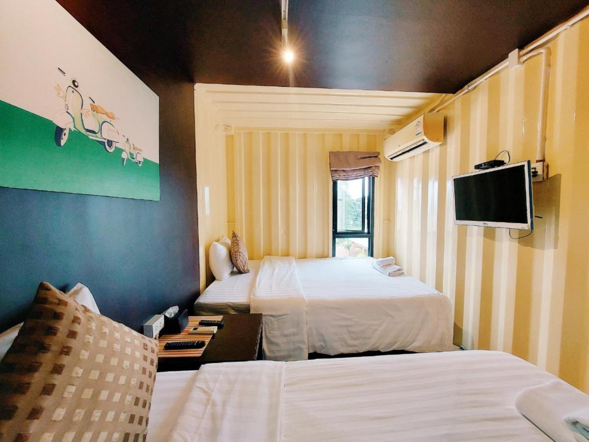 Retro Box Hotel Chumphon Exteriör bild