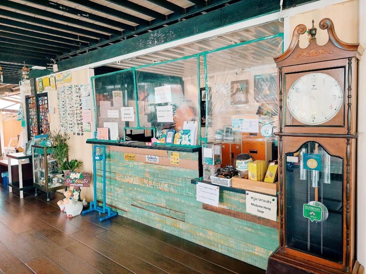 Retro Box Hotel Chumphon Exteriör bild