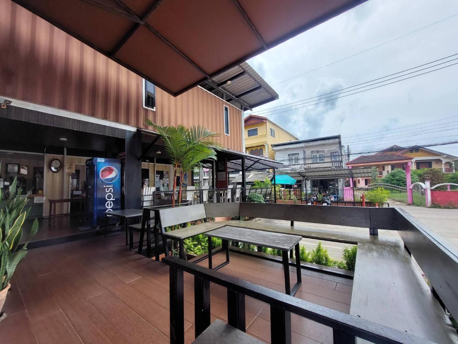 Retro Box Hotel Chumphon Exteriör bild