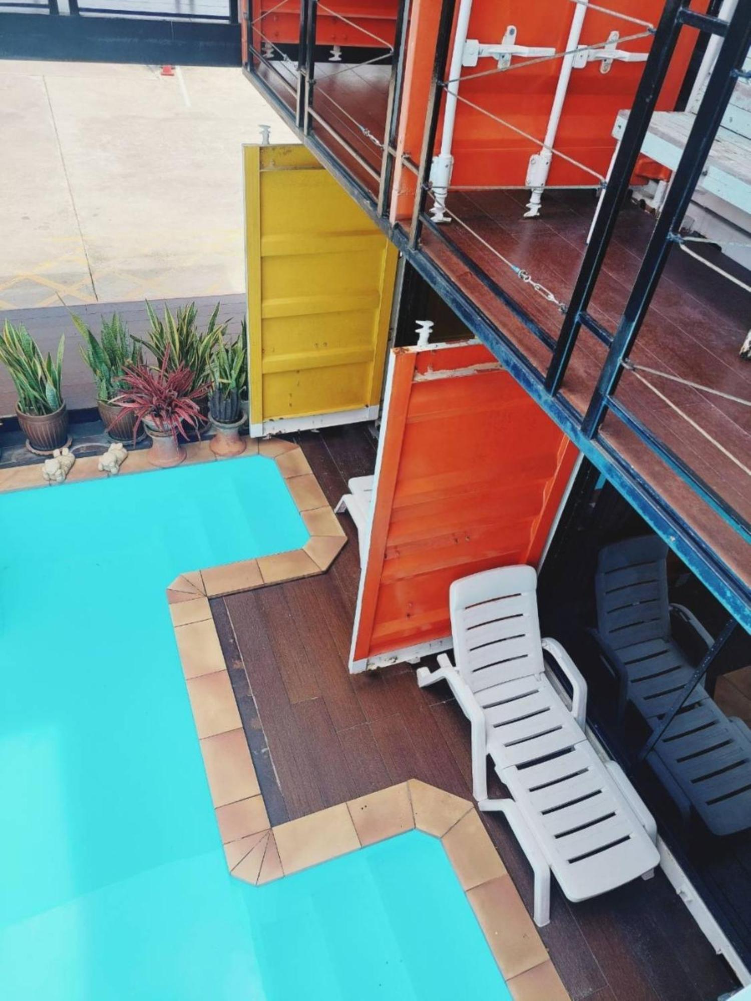 Retro Box Hotel Chumphon Exteriör bild