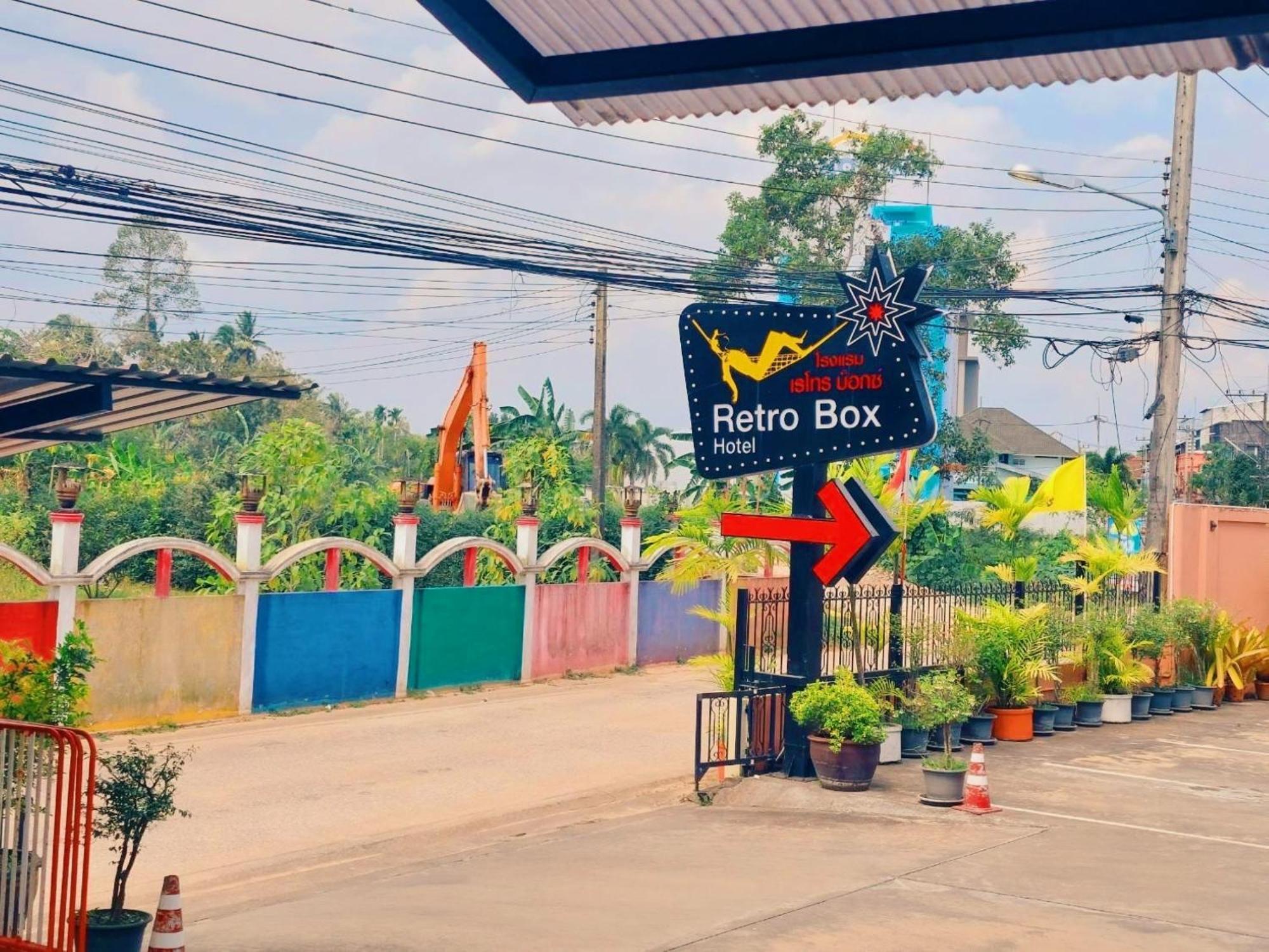 Retro Box Hotel Chumphon Exteriör bild