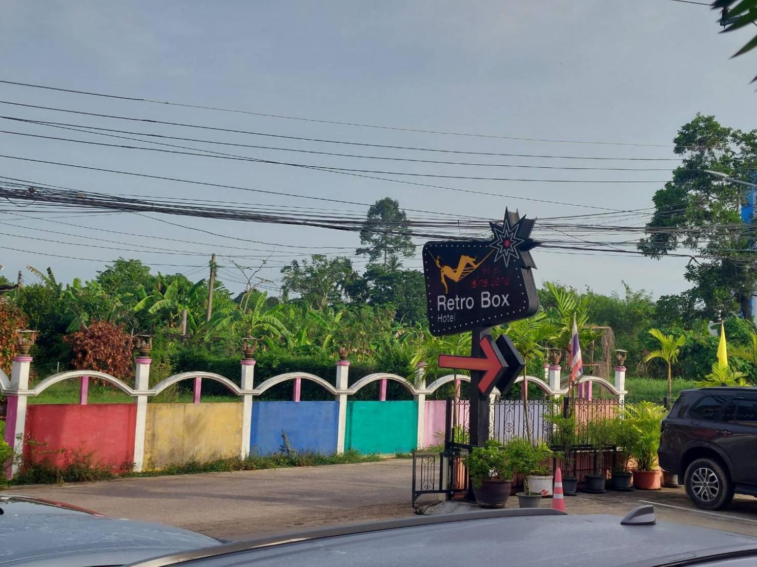Retro Box Hotel Chumphon Exteriör bild