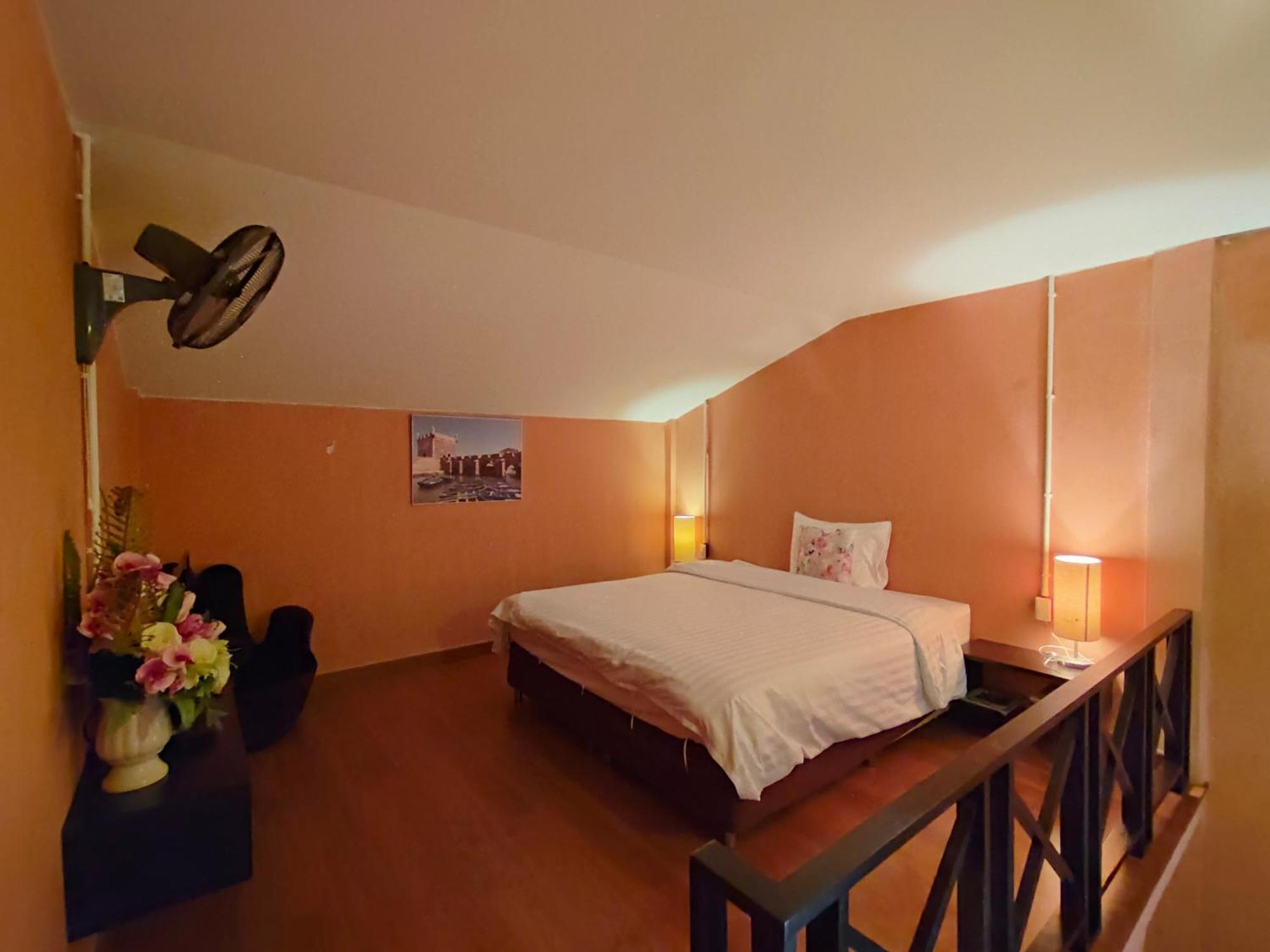 Retro Box Hotel Chumphon Exteriör bild