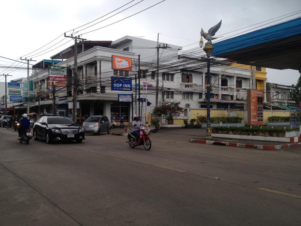 Retro Box Hotel Chumphon Exteriör bild