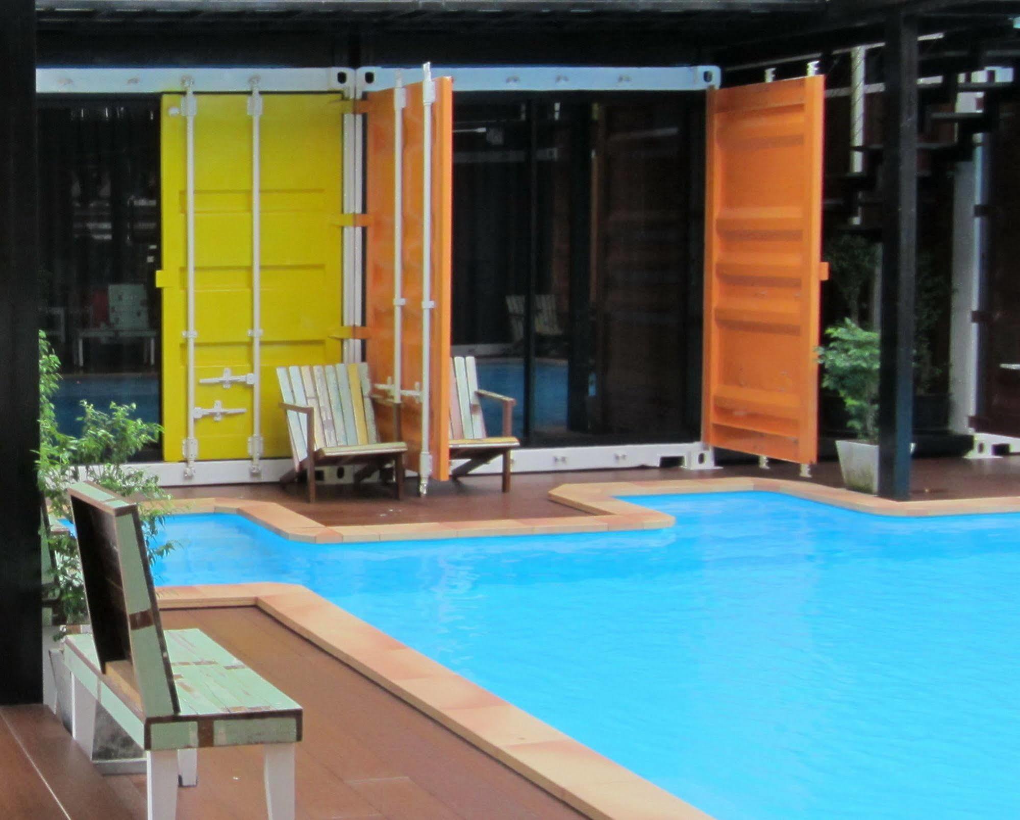 Retro Box Hotel Chumphon Exteriör bild