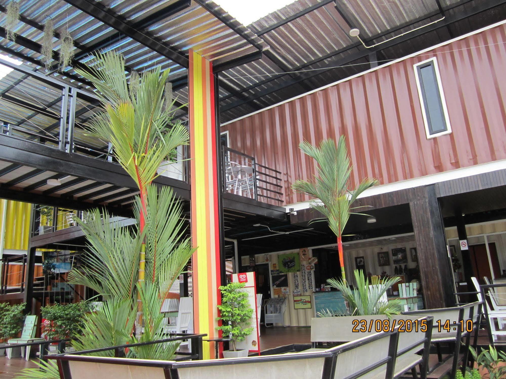 Retro Box Hotel Chumphon Exteriör bild
