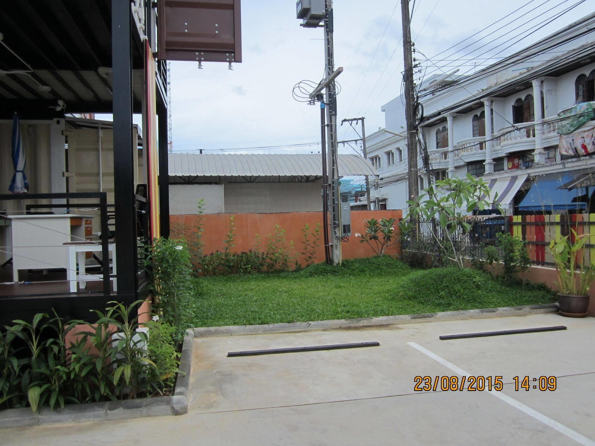 Retro Box Hotel Chumphon Exteriör bild